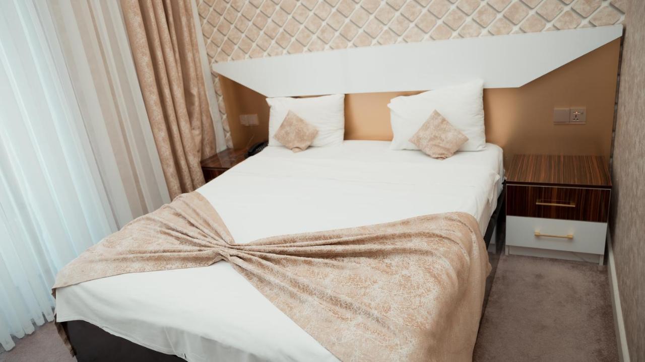 Dionis Baku Hotel Luaran gambar