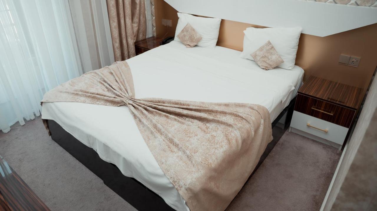 Dionis Baku Hotel Luaran gambar